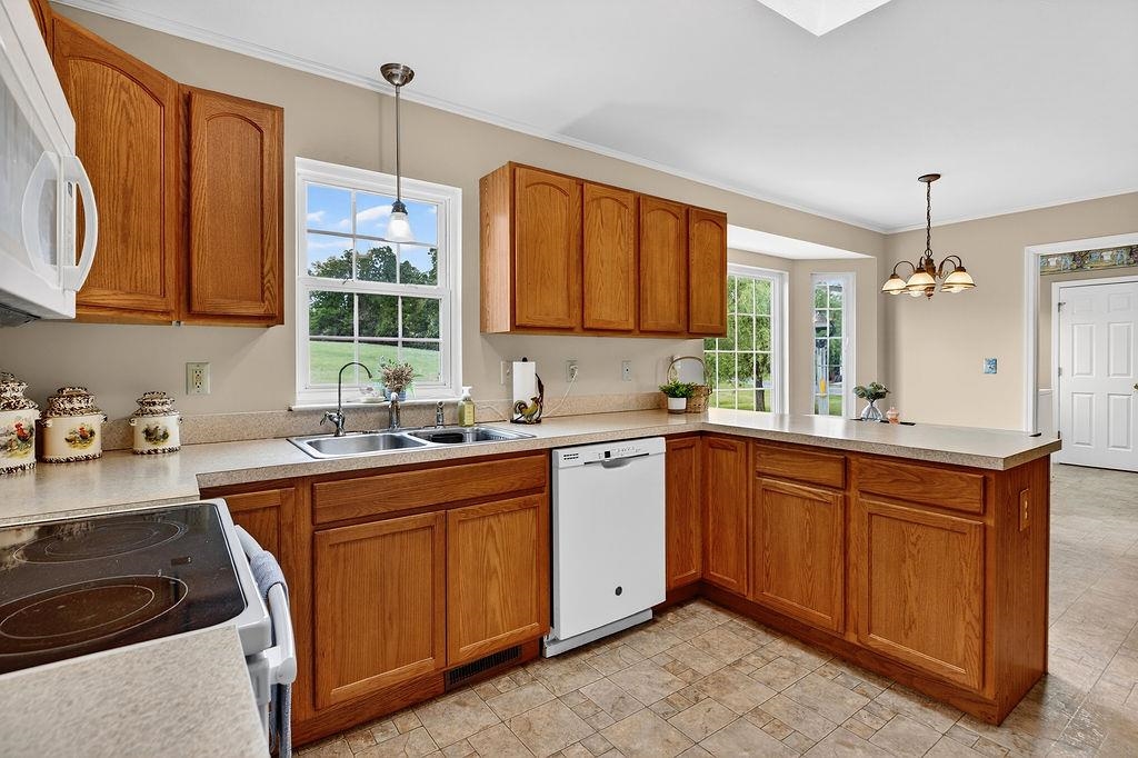 112 GUERNSEY LN, STAUNTON, Virginia 24401, 3 Bedrooms Bedrooms, ,2 BathroomsBathrooms,Residential,14,112 GUERNSEY LN,676983 MLS # 676983