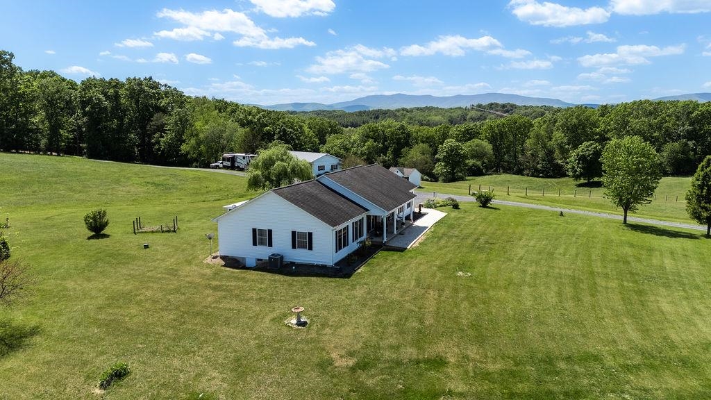 112 GUERNSEY LN, STAUNTON, Virginia 24401, 3 Bedrooms Bedrooms, ,2 BathroomsBathrooms,Residential,14,112 GUERNSEY LN,676983 MLS # 676983