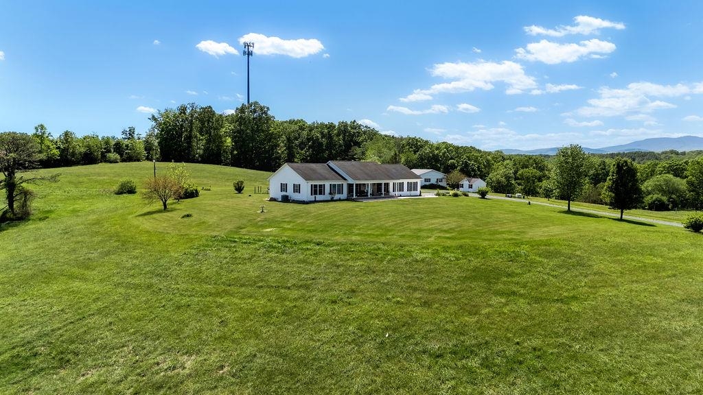 112 GUERNSEY LN, STAUNTON, Virginia 24401, 3 Bedrooms Bedrooms, ,2 BathroomsBathrooms,Residential,14,112 GUERNSEY LN,676983 MLS # 676983