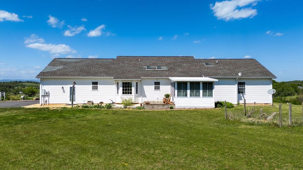 112 GUERNSEY LN, STAUNTON, Virginia 24401, 3 Bedrooms Bedrooms, ,2 BathroomsBathrooms,Residential,14,112 GUERNSEY LN,676983 MLS # 676983