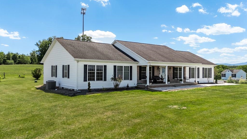 112 GUERNSEY LN, STAUNTON, Virginia 24401, 3 Bedrooms Bedrooms, ,2 BathroomsBathrooms,Residential,14,112 GUERNSEY LN,676983 MLS # 676983