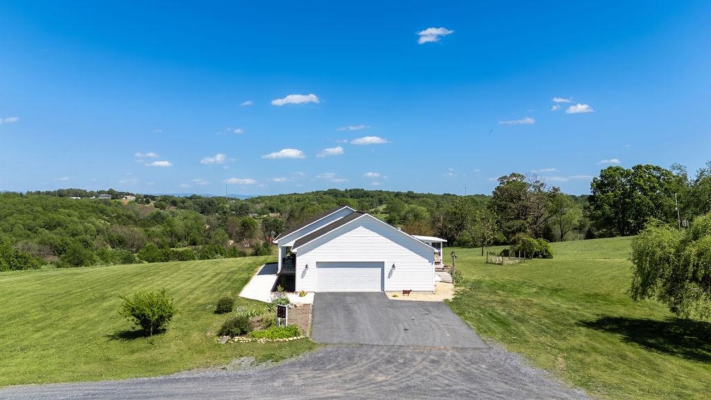 112 GUERNSEY LN, STAUNTON, Virginia 24401, 3 Bedrooms Bedrooms, ,2 BathroomsBathrooms,Residential,14,112 GUERNSEY LN,676983 MLS # 676983