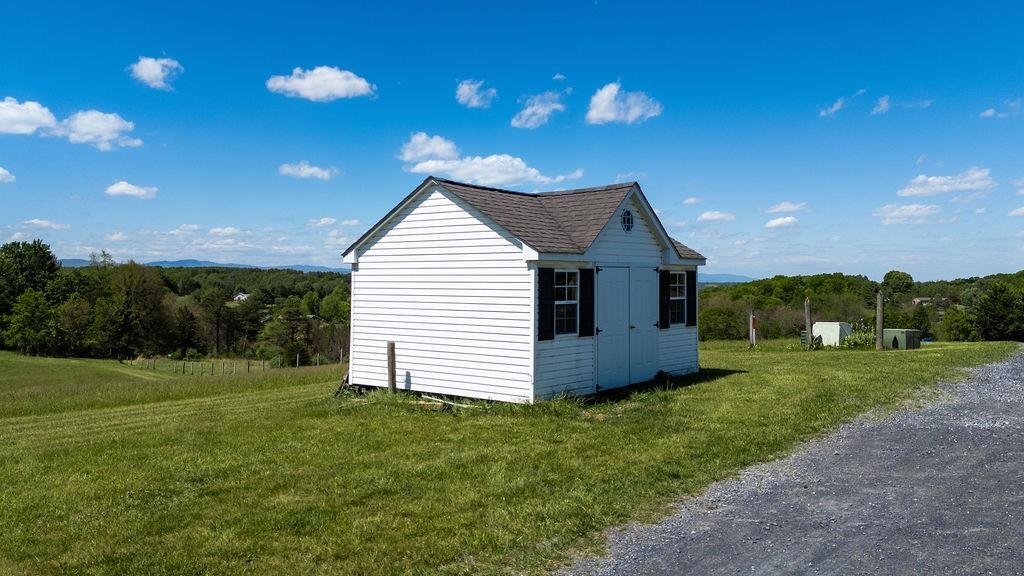 112 GUERNSEY LN, STAUNTON, Virginia 24401, 3 Bedrooms Bedrooms, ,2 BathroomsBathrooms,Residential,14,112 GUERNSEY LN,676983 MLS # 676983