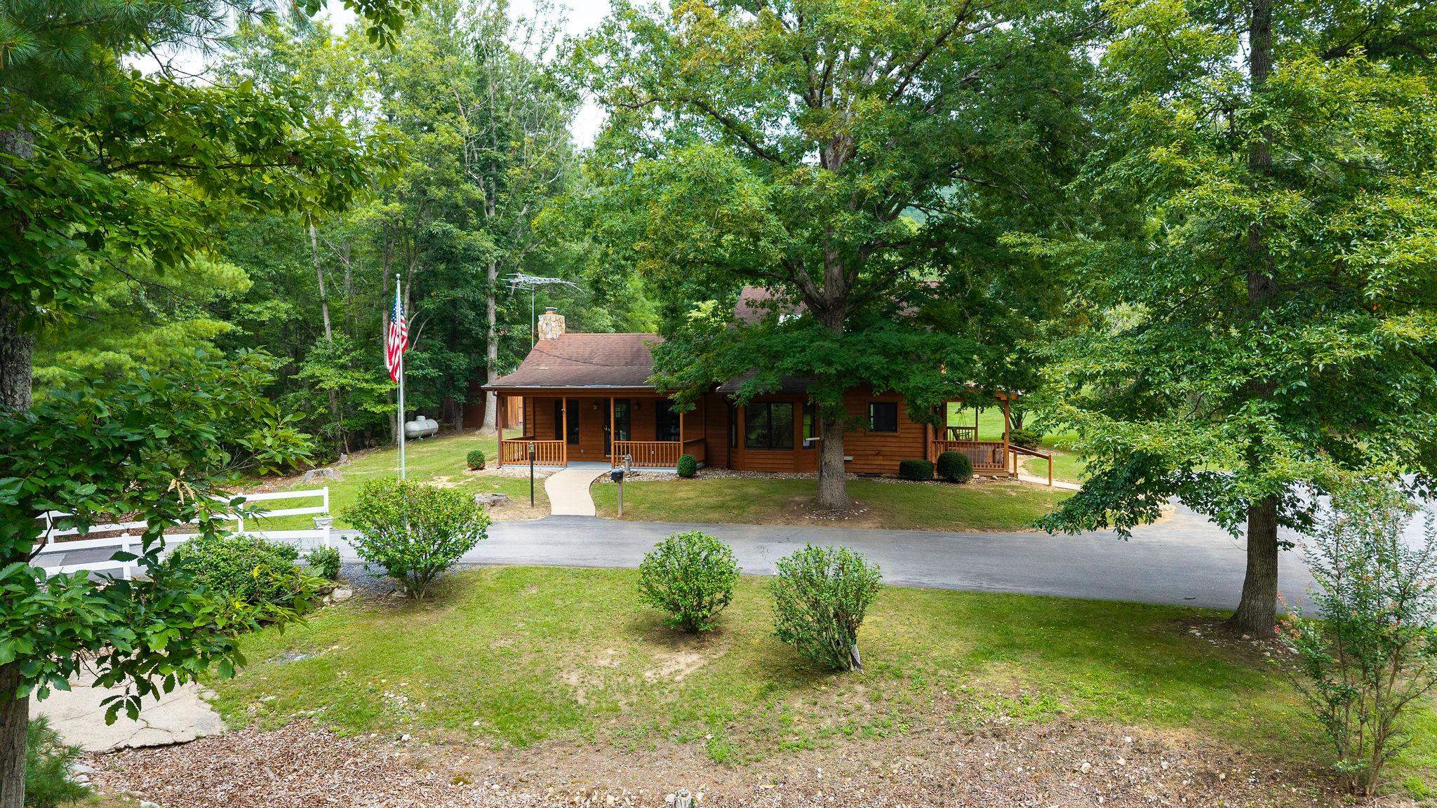 337 HORSEHEAD RD, GROTTOES, Virginia 24441, 2 Bedrooms Bedrooms, ,2 BathroomsBathrooms,Residential,14,337 HORSEHEAD RD,679934 MLS # 679934 337 HORSEHEAD RD, GROTTOES, Virginia 24441, 2 Bedrooms Bedrooms, ,2 BathroomsBathrooms,Residential,14,337 HORSEHEAD RD,679934 MLS # 679934