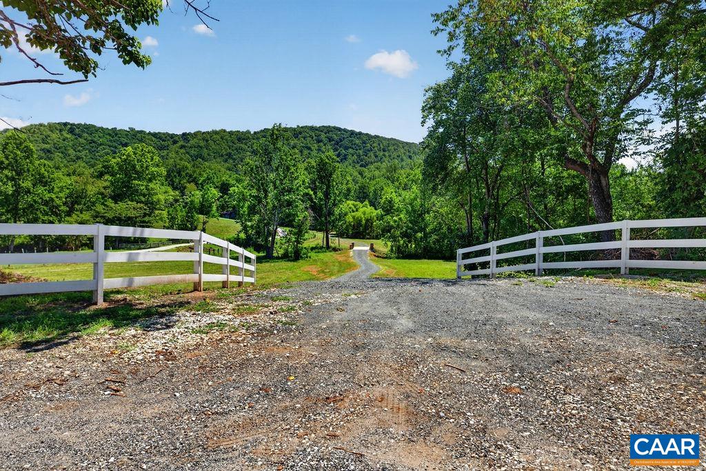 10598 PATRICK HENRY HWY, ROSELAND, Virginia 22967, 3 Bedrooms Bedrooms, ,2 BathroomsBathrooms,Residential,14,10598 PATRICK HENRY HWY,679679 MLS # 679679 10598 PATRICK HENRY HWY, ROSELAND, Virginia 22967, 3 Bedrooms Bedrooms, ,2 BathroomsBathrooms,Residential,14,10598 PATRICK HENRY HWY,679679 MLS # 679679