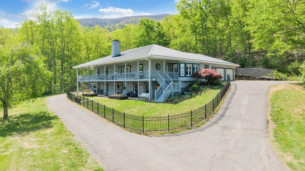649 GREYLEDGE RD, BUCHANAN, Virginia 24066, 3 Bedrooms Bedrooms, ,4 BathroomsBathrooms,Residential,14,649 GREYLEDGE RD,676201 MLS # 676201 649 GREYLEDGE RD, BUCHANAN, Virginia 24066, 3 Bedrooms Bedrooms, ,4 BathroomsBathrooms,Residential,14,649 GREYLEDGE RD,676201 MLS # 676201