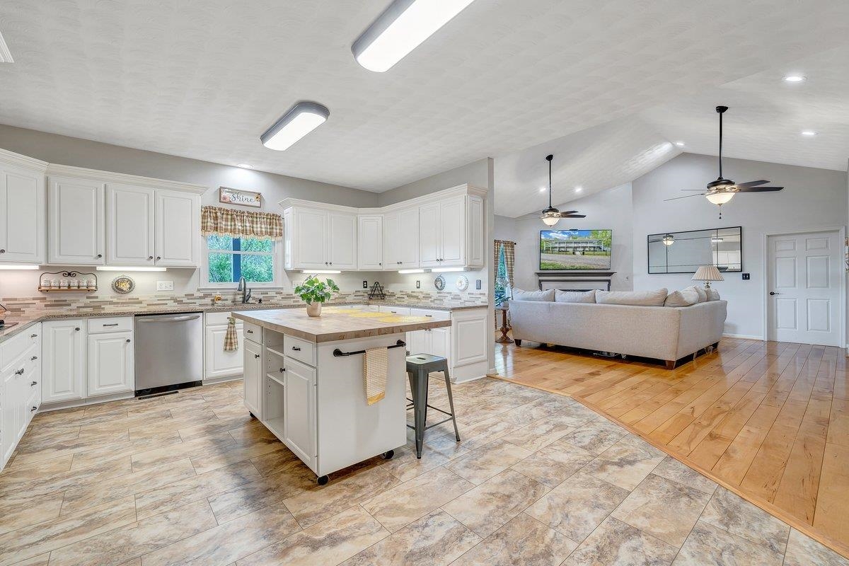 649 GREYLEDGE RD, BUCHANAN, Virginia 24066, 3 Bedrooms Bedrooms, ,4 BathroomsBathrooms,Residential,14,649 GREYLEDGE RD,676201 MLS # 676201 649 GREYLEDGE RD, BUCHANAN, Virginia 24066, 3 Bedrooms Bedrooms, ,4 BathroomsBathrooms,Residential,14,649 GREYLEDGE RD,676201 MLS # 676201