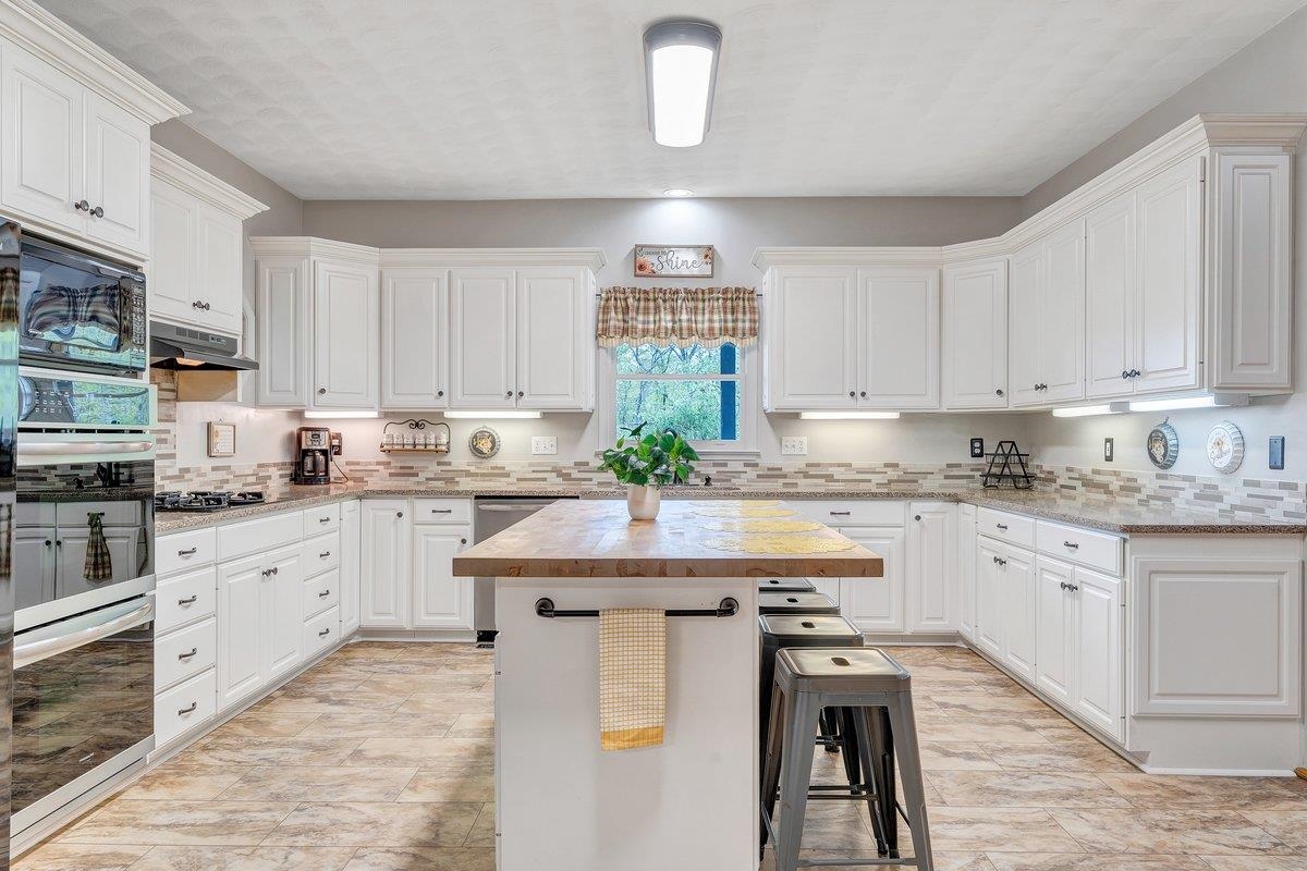 649 GREYLEDGE RD, BUCHANAN, Virginia 24066, 3 Bedrooms Bedrooms, ,4 BathroomsBathrooms,Residential,14,649 GREYLEDGE RD,676201 MLS # 676201 649 GREYLEDGE RD, BUCHANAN, Virginia 24066, 3 Bedrooms Bedrooms, ,4 BathroomsBathrooms,Residential,14,649 GREYLEDGE RD,676201 MLS # 676201