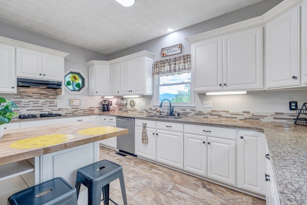649 GREYLEDGE RD, BUCHANAN, Virginia 24066, 3 Bedrooms Bedrooms, ,4 BathroomsBathrooms,Residential,14,649 GREYLEDGE RD,676201 MLS # 676201 649 GREYLEDGE RD, BUCHANAN, Virginia 24066, 3 Bedrooms Bedrooms, ,4 BathroomsBathrooms,Residential,14,649 GREYLEDGE RD,676201 MLS # 676201