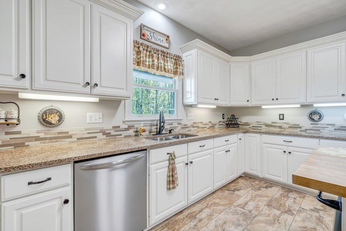 649 GREYLEDGE RD, BUCHANAN, Virginia 24066, 3 Bedrooms Bedrooms, ,4 BathroomsBathrooms,Residential,14,649 GREYLEDGE RD,676201 MLS # 676201 649 GREYLEDGE RD, BUCHANAN, Virginia 24066, 3 Bedrooms Bedrooms, ,4 BathroomsBathrooms,Residential,14,649 GREYLEDGE RD,676201 MLS # 676201
