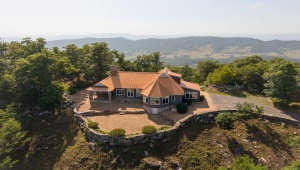 504 AIRPORT DR, HOT SPRINGS, Virginia 24445, 3 Bedrooms Bedrooms, ,3 BathroomsBathrooms,Residential,14,504 AIRPORT DR,670681 MLS # 670681