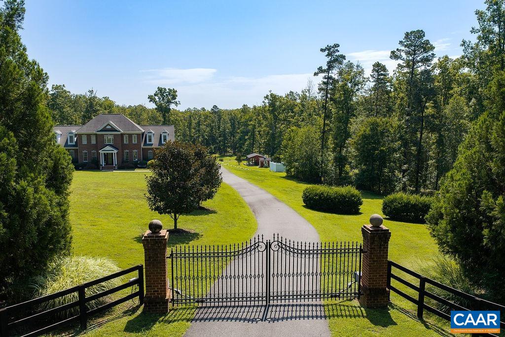 5105 BLENHEIM RD, CHARLOTTESVILLE, Virginia 22902, 5 Bedrooms Bedrooms, ,4 BathroomsBathrooms,Residential,14,5105 BLENHEIM RD,680705 MLS # 680705 5105 BLENHEIM RD, CHARLOTTESVILLE, Virginia 22902, 5 Bedrooms Bedrooms, ,4 BathroomsBathrooms,Residential,14,5105 BLENHEIM RD,680705 MLS # 680705