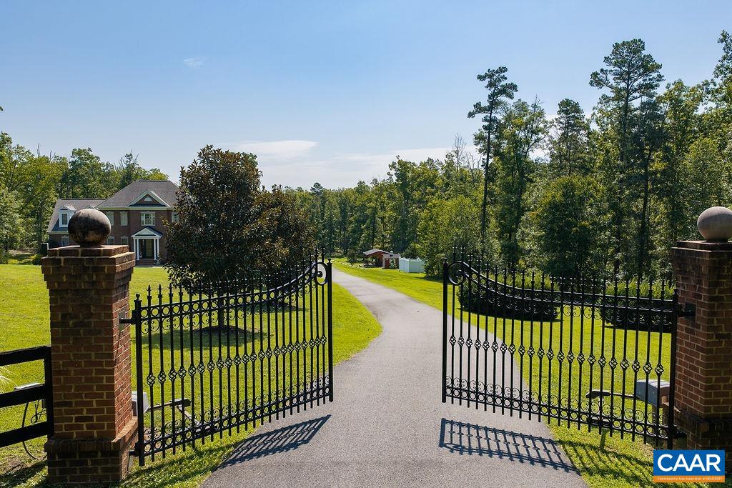 5105 BLENHEIM RD, CHARLOTTESVILLE, Virginia 22902, 5 Bedrooms Bedrooms, ,4 BathroomsBathrooms,Residential,14,5105 BLENHEIM RD,680705 MLS # 680705 5105 BLENHEIM RD, CHARLOTTESVILLE, Virginia 22902, 5 Bedrooms Bedrooms, ,4 BathroomsBathrooms,Residential,14,5105 BLENHEIM RD,680705 MLS # 680705
