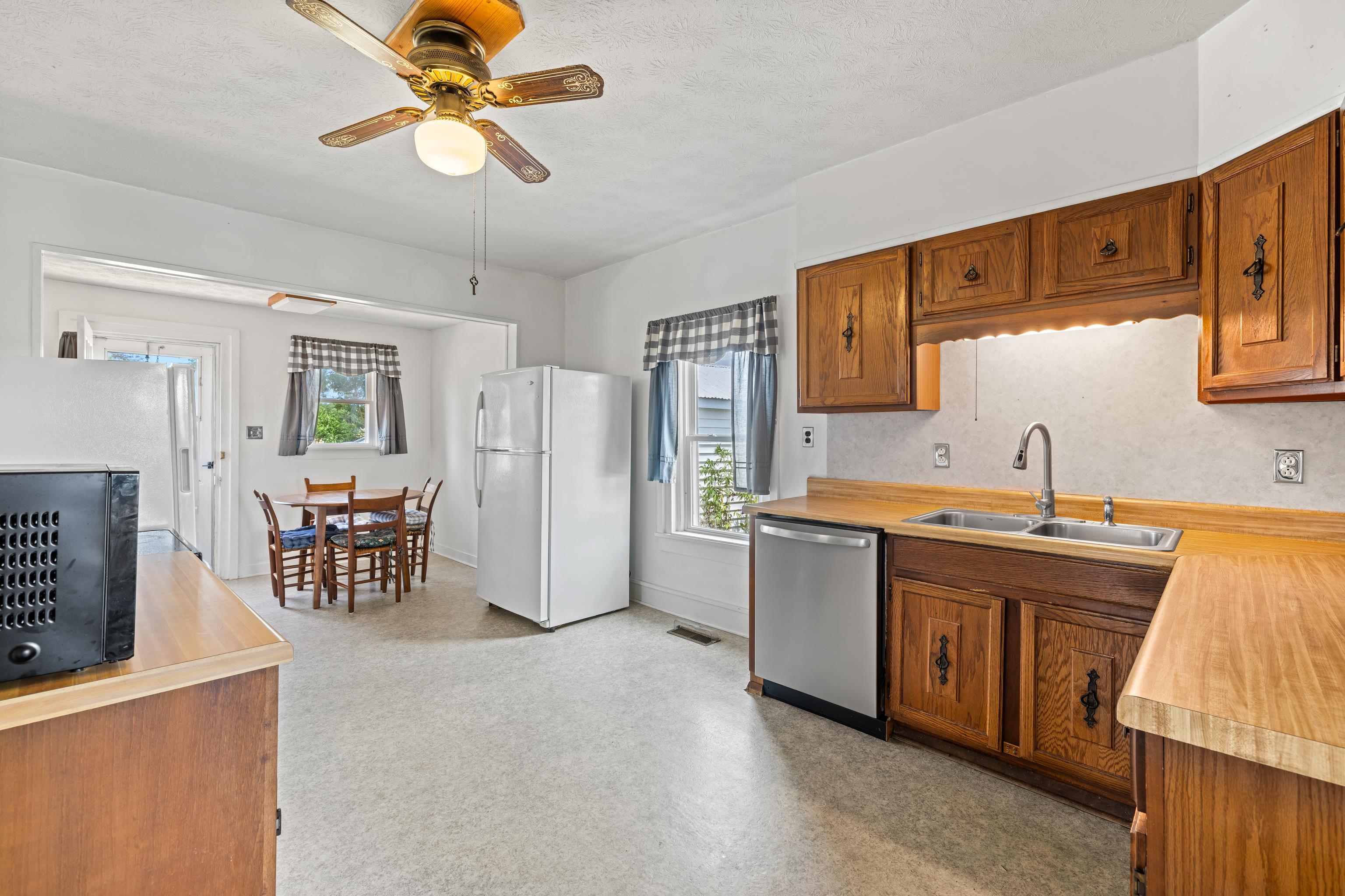 139 TETER RD, GROTTOES, Virginia 24441, 4 Bedrooms Bedrooms, ,1 BathroomBathrooms,Residential,14,139 TETER RD,678614 MLS # 678614