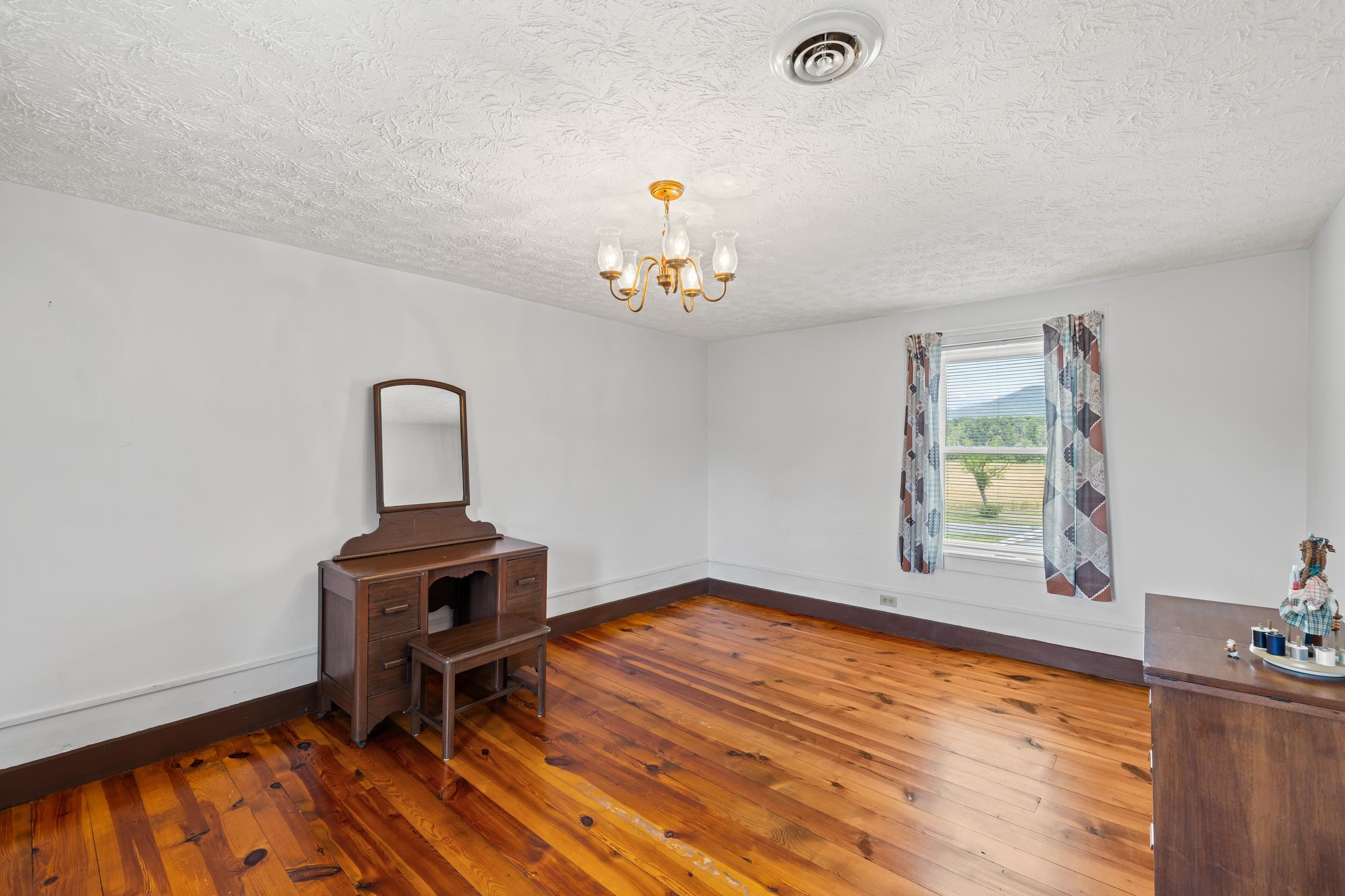 139 TETER RD, GROTTOES, Virginia 24441, 4 Bedrooms Bedrooms, ,1 BathroomBathrooms,Residential,14,139 TETER RD,678614 MLS # 678614