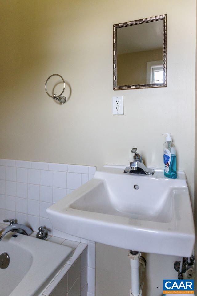 1024 SUNSET DR, AMHERST, Virginia 24521, 4 Bedrooms Bedrooms, ,4 BathroomsBathrooms,Residential,14,1024 SUNSET DR,681791 MLS # 681791 1024 SUNSET DR, AMHERST, Virginia 24521, 4 Bedrooms Bedrooms, ,4 BathroomsBathrooms,Residential,14,1024 SUNSET DR,681791 MLS # 681791