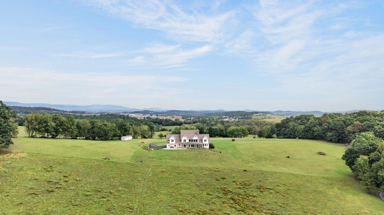 160 BIG VALLEY LN, MOUNT SOLON, Virginia 22843, 5 Bedrooms Bedrooms, ,4 BathroomsBathrooms,Residential,14,160 BIG VALLEY LN,682738 MLS # 682738 160 BIG VALLEY LN, MOUNT SOLON, Virginia 22843, 5 Bedrooms Bedrooms, ,4 BathroomsBathrooms,Residential,14,160 BIG VALLEY LN,682738 MLS # 682738