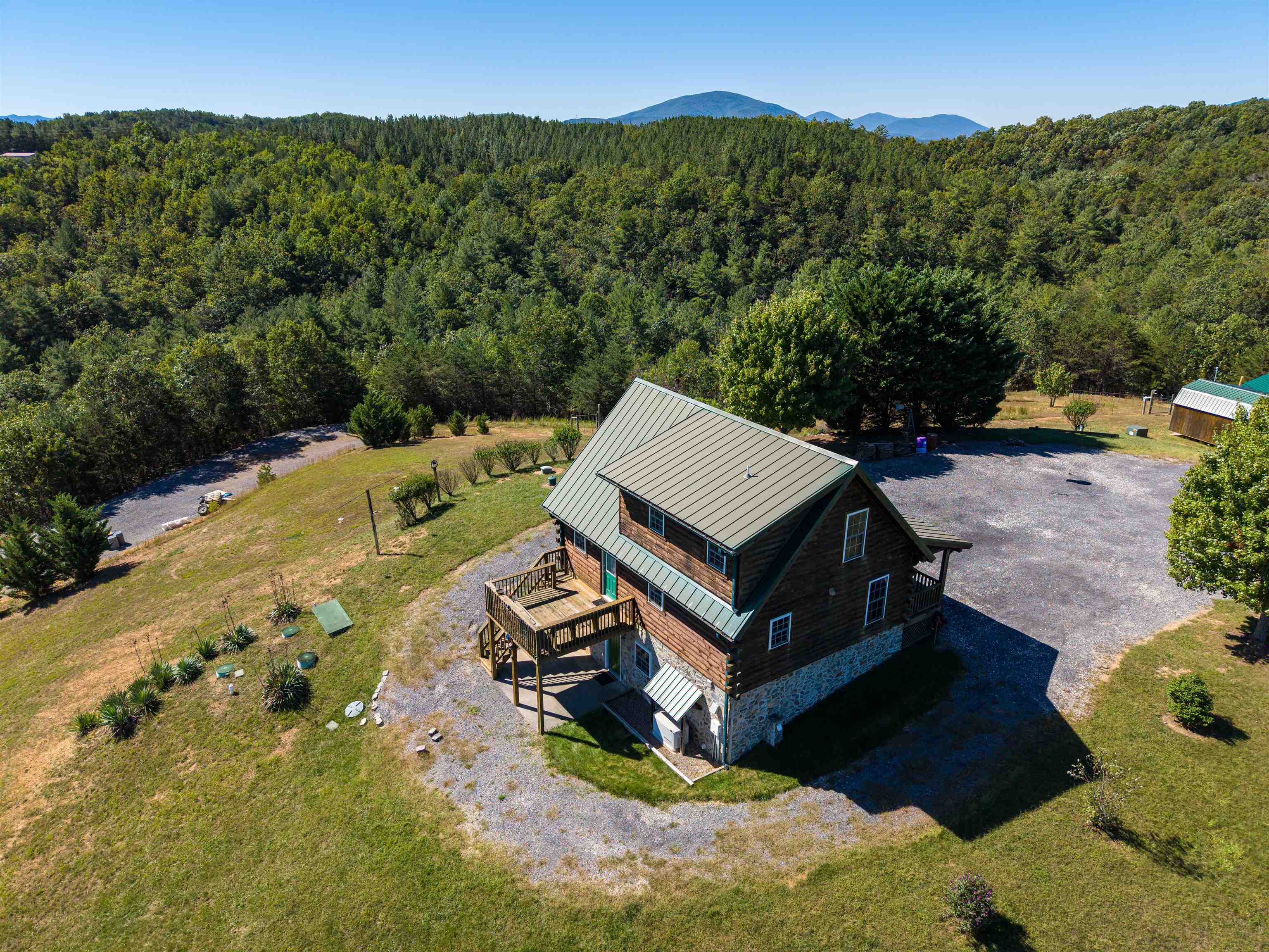 1475 OVERLOOK WAY, CLIFTON FORGE, Virginia 24422, 2 Bedrooms Bedrooms, ,3 BathroomsBathrooms,Residential,14,1475 OVERLOOK WAY,682770 MLS # 682770