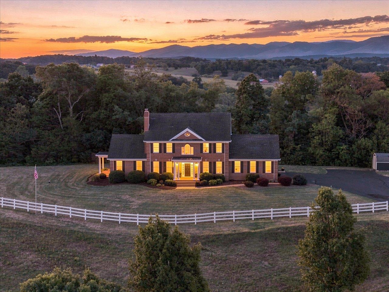 319 PARKINS LN, VERONA, Virginia 24482, 5 Bedrooms Bedrooms, ,3 BathroomsBathrooms,Residential,14,319 PARKINS LN,683012 MLS # 683012