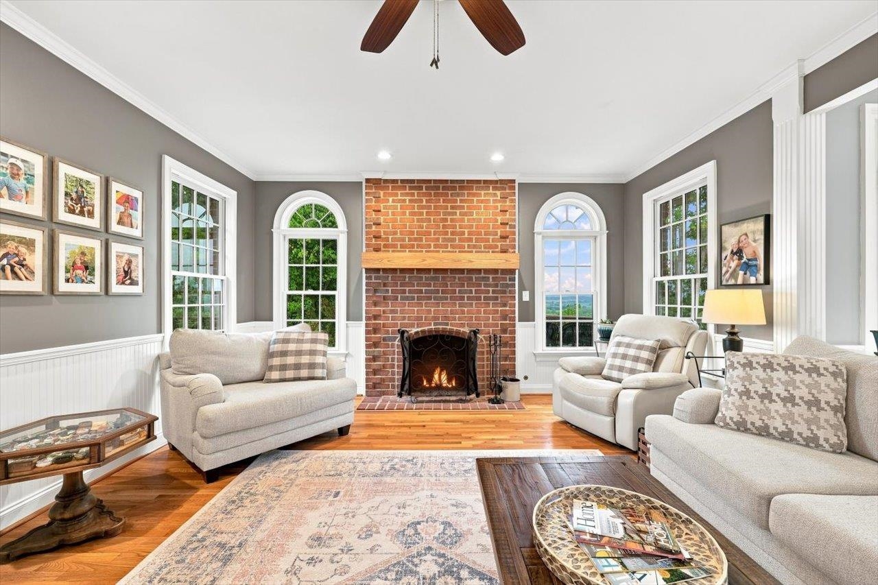 319 PARKINS LN, VERONA, Virginia 24482, 5 Bedrooms Bedrooms, ,3 BathroomsBathrooms,Residential,14,319 PARKINS LN,683012 MLS # 683012