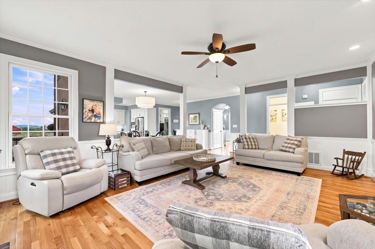 319 PARKINS LN, VERONA, Virginia 24482, 5 Bedrooms Bedrooms, ,3 BathroomsBathrooms,Residential,14,319 PARKINS LN,683012 MLS # 683012