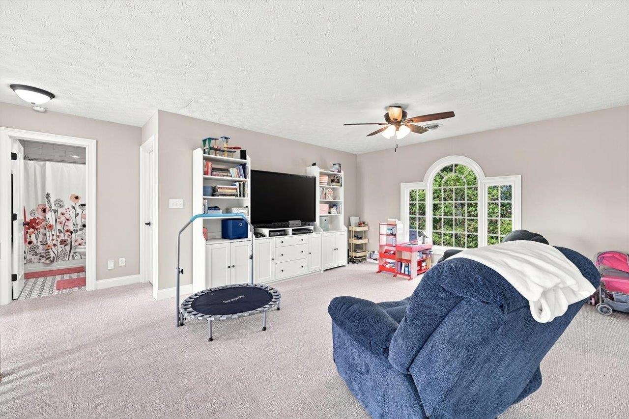 319 PARKINS LN, VERONA, Virginia 24482, 5 Bedrooms Bedrooms, ,3 BathroomsBathrooms,Residential,14,319 PARKINS LN,683012 MLS # 683012