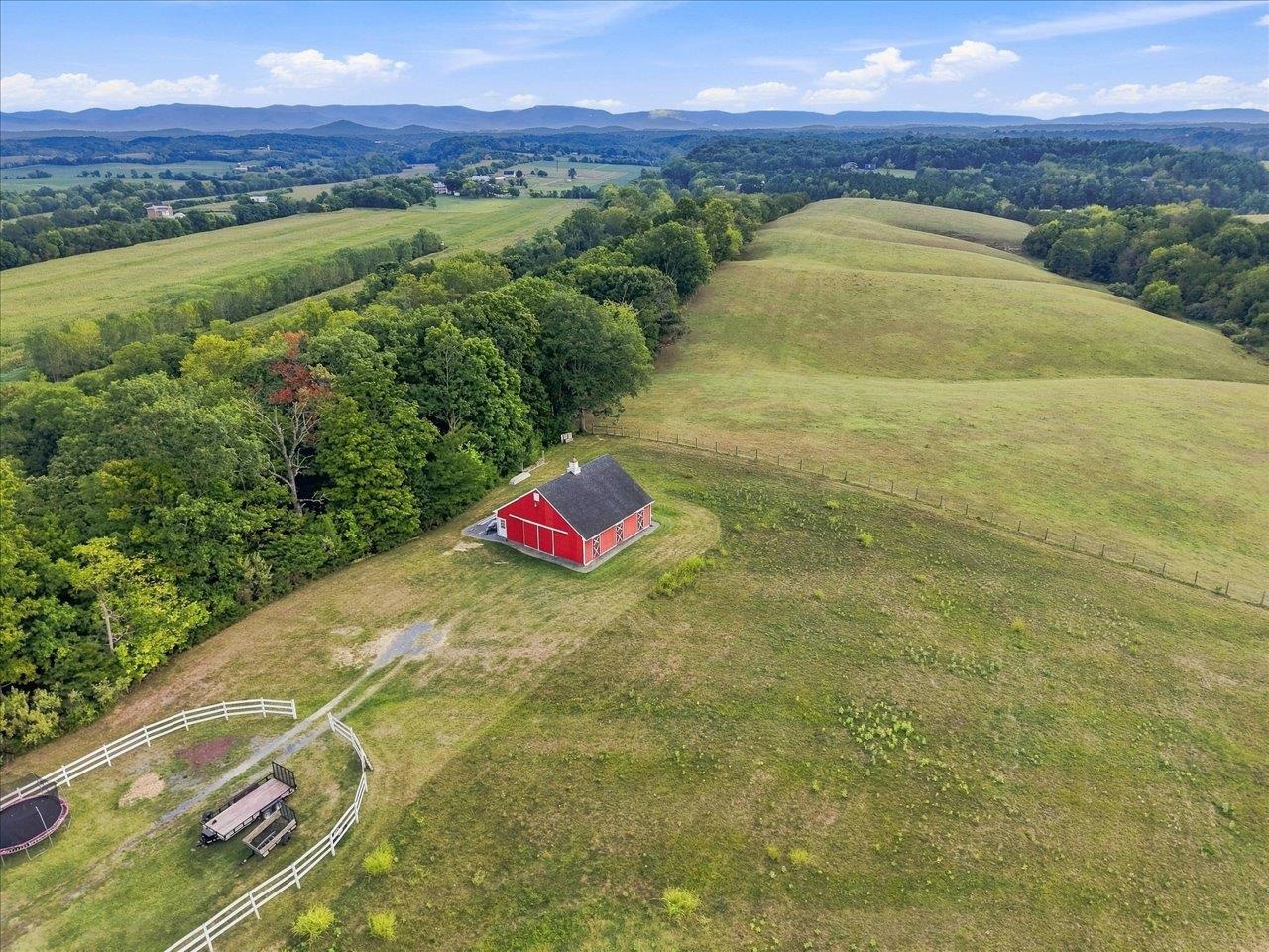 319 PARKINS LN, VERONA, Virginia 24482, 5 Bedrooms Bedrooms, ,3 BathroomsBathrooms,Residential,14,319 PARKINS LN,683012 MLS # 683012