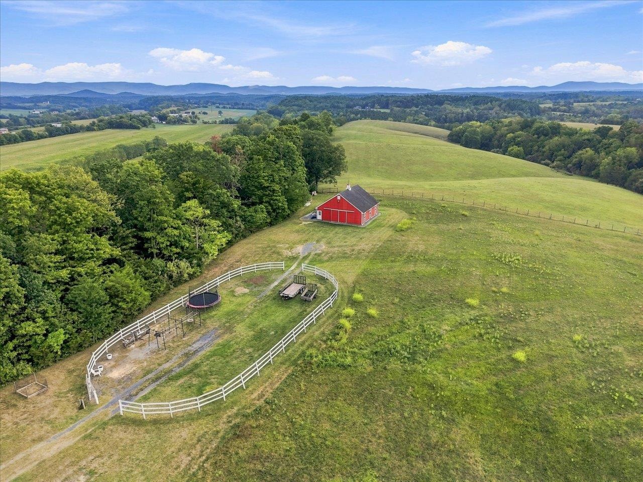 319 PARKINS LN, VERONA, Virginia 24482, 5 Bedrooms Bedrooms, ,3 BathroomsBathrooms,Residential,14,319 PARKINS LN,683012 MLS # 683012