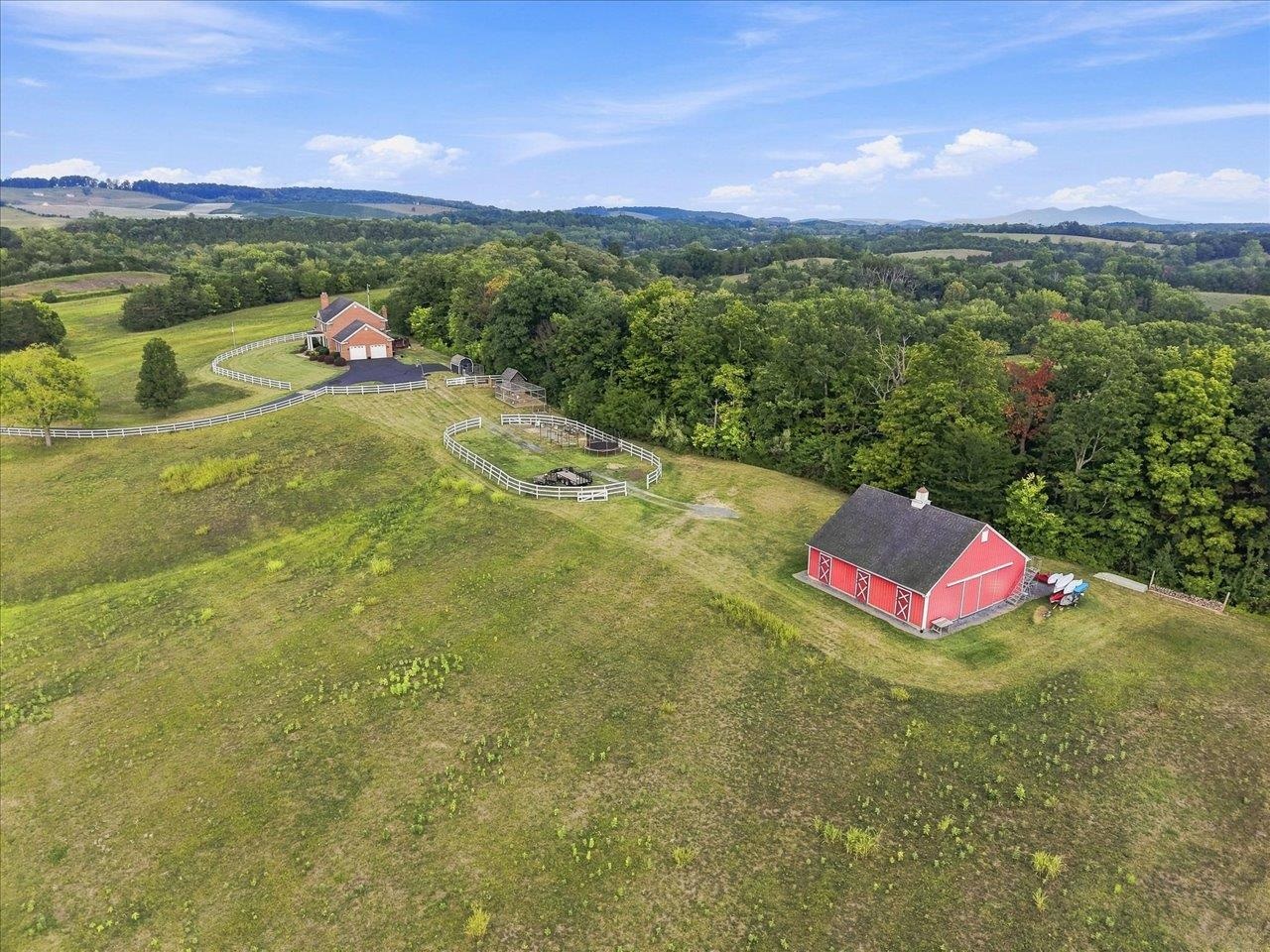 319 PARKINS LN, VERONA, Virginia 24482, 5 Bedrooms Bedrooms, ,3 BathroomsBathrooms,Residential,14,319 PARKINS LN,683012 MLS # 683012