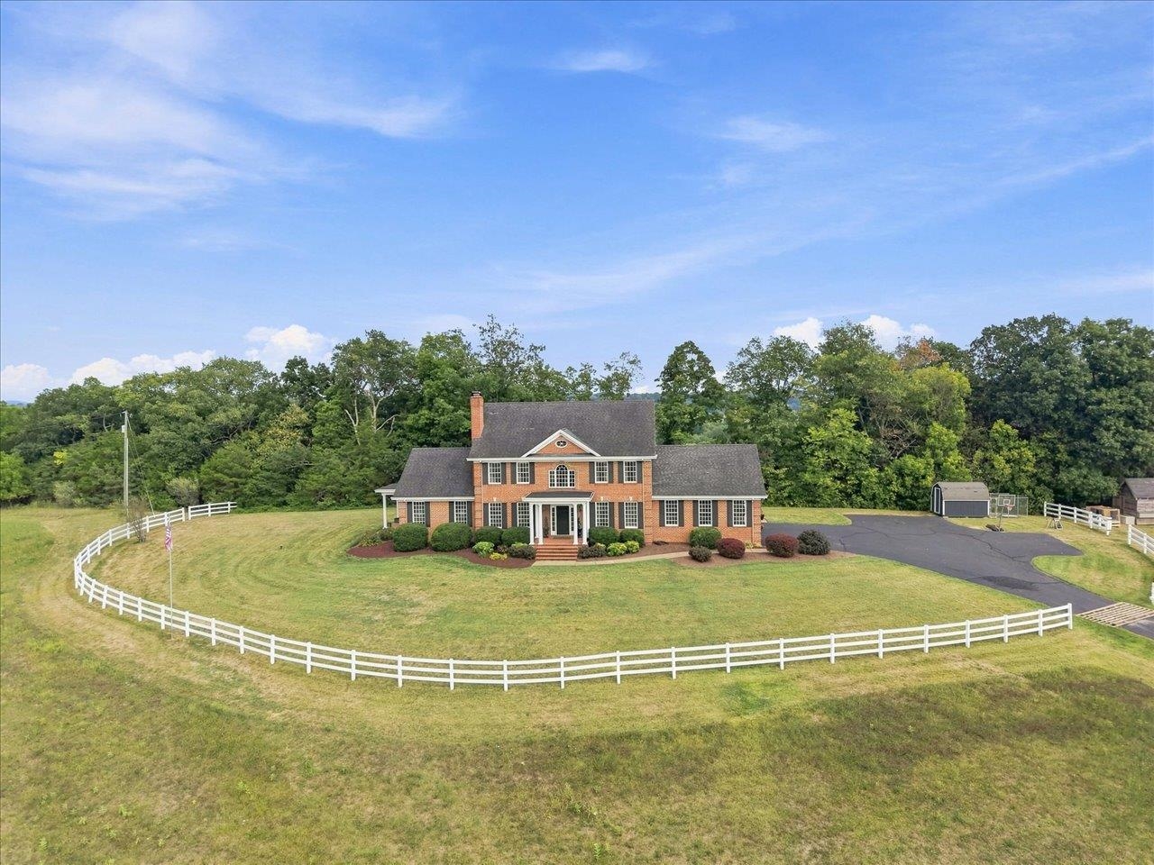 319 PARKINS LN, VERONA, Virginia 24482, 5 Bedrooms Bedrooms, ,3 BathroomsBathrooms,Residential,14,319 PARKINS LN,683012 MLS # 683012